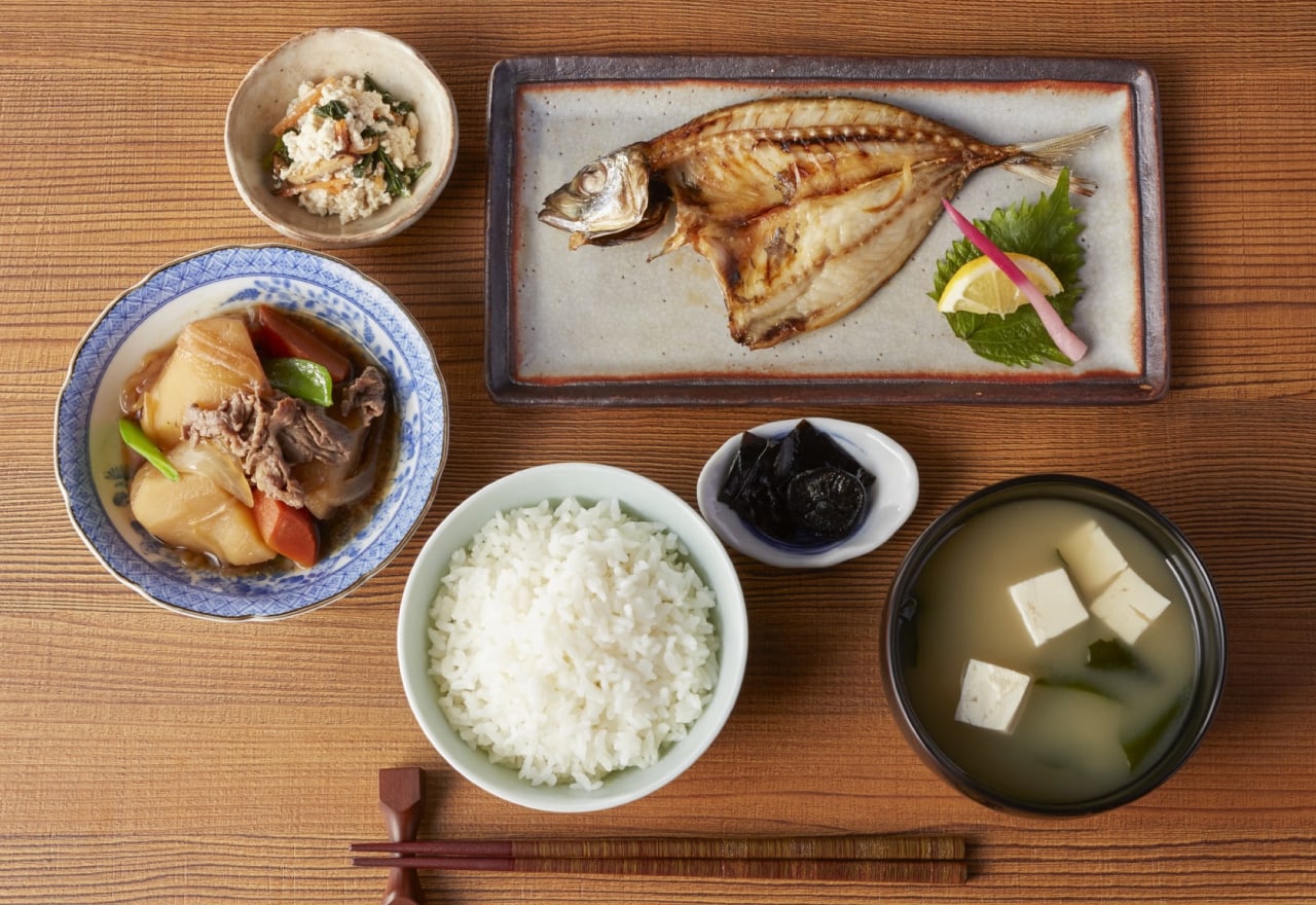 サービス01 栄養バランスの取れた「毎日の食事提供」